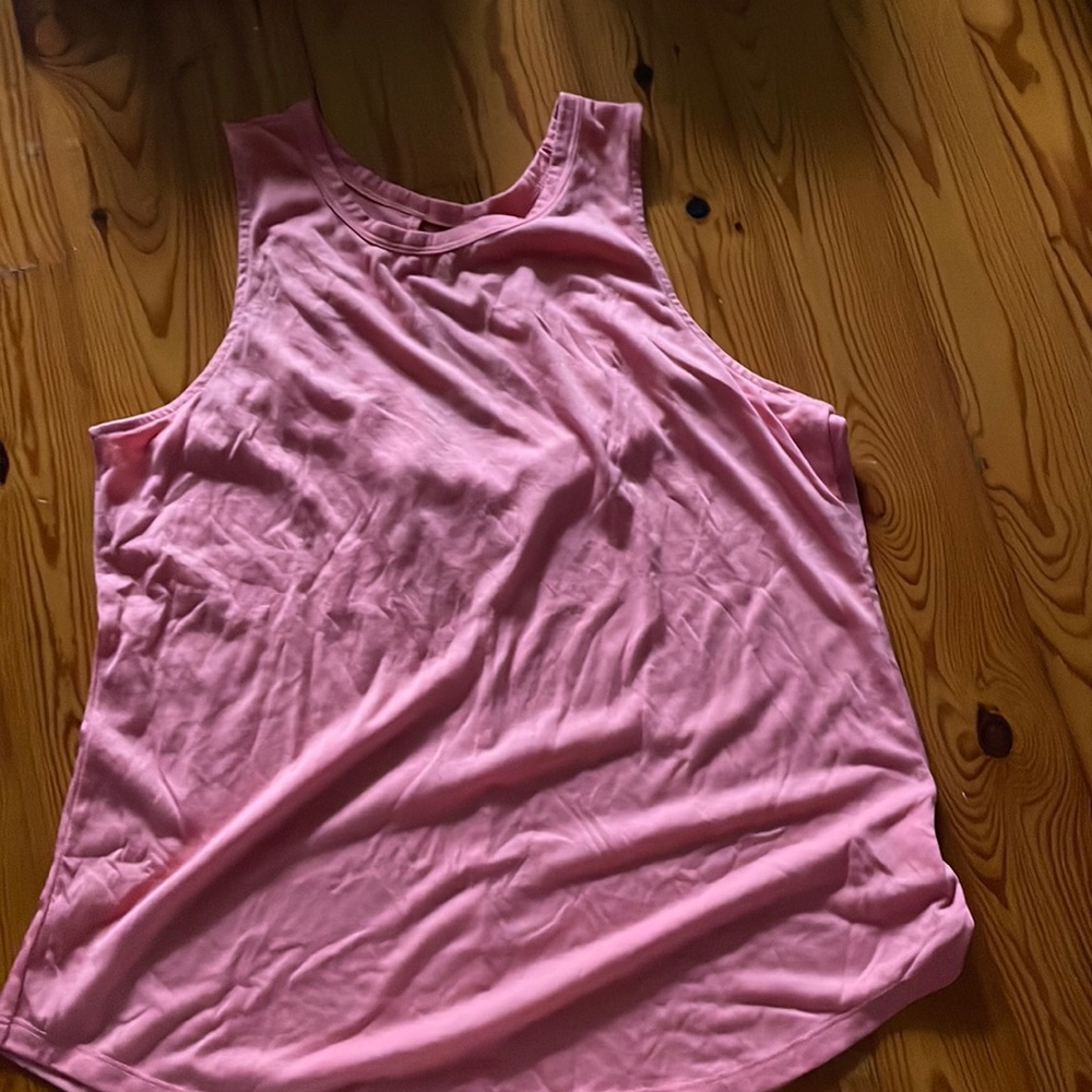 Old navy exercise top (size: M)